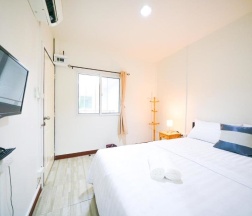 Двухместный номер Economy двуспальная кровать в D-hub Hostel