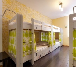 Кровать в 6-местном общем номере в Иж-Хостел