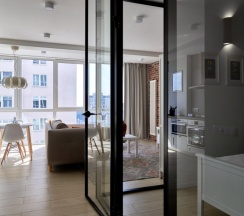 Двухместный люкс двуспальная кровать в Апартаменты Румер в современном жилом комплексе у ТЦ Дана Молл