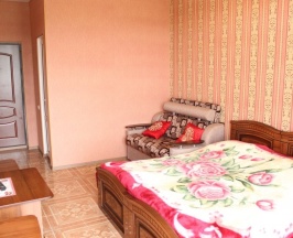 Улучшенный 4-х местный с балконом и видом на горы и бассейн в Аида