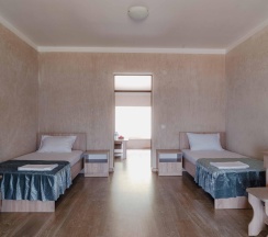 4-местный 2-комнатный номер люкс семейный в Ника