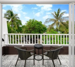 Четырёхместный люкс семейный с 2 комнатами в Thavorn Palm Beach Resort Phuket