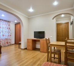 Семейный четырехместный номер в Лотос