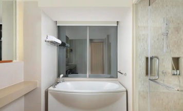 Двухместный люкс Larger Luxury c 1 комнатой oceanfront двуспальная кровать в The Westin Siray Bay Resort & Spa, Phuket