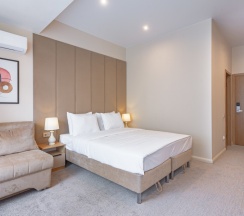 Трехместный номер с видом на город в Kinney hotel sea view