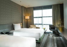 Двухместный номер Premier 2 отдельные кровати в Holiday Inn Bangkok Sukhumvit, an IHG Hotel