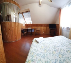 Четырехместный номер с 2 двуспальными кроватями в Колесо