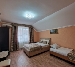 Шестиместные апартаменты Comfort с 2 комнатами в Катерина