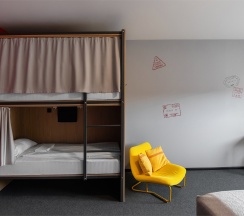 Семейный номер с общей ванной комнатой в Friday center