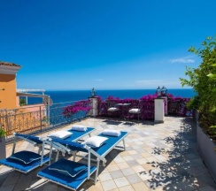 Двухместный номер With hot tube Executive Seaview (двуспальная кровать) в Positano Art Hotel Pasitea