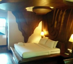 Двухместная вилла с красивым видом из окна двуспальная кровать в Bura Resort, Chiang Rai