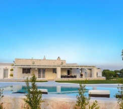 Вилла с 3 комнатами в White Stone House 61