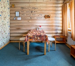 Шестиместный коттедж в Ласточкин дом