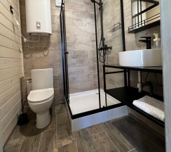 Коттедж улучшенный с 1 двуспальной кроватью и диваном в Карлен