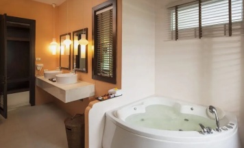 Двухместная вилла Jacuzzi двуспальная кровать в Anyavee Tubkaek Beach Resort