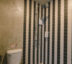Двухместный номер Superior с видом на бассейн 2 отдельные кровати в The Arbern Hostel x Bistro
