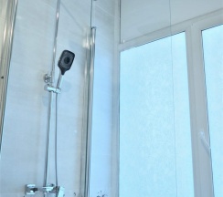 №4. Семейный номер с двуспальной кроватью, диваном и видом на Байкал в Прибой