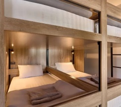 Четырёхместный номер Comfort двухъярусная кровать в Thapae60 Mini Hotel