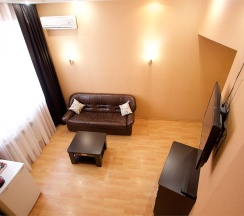 Комфорт+  4-х местный (2 двуспальные кровати или 1 двуспальная и 2 раздельные кровати) в Автодвор