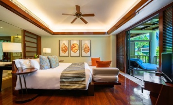 Двухместный номер Deluxe с видом на сад двуспальная кровать в Отель Centara Grand Beach Resort and Villas Krabi