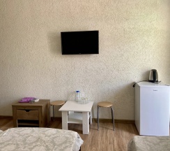 Двухместный номер Standard с балконом и с красивым видом из окна (двуспальная кровать) в Кипарис