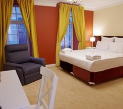 П-люкс с 1 двуспальной/2 односпальные и кресло-кровать в Barin Residence Center