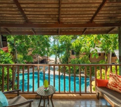 Двухместный номер Deluxe с видом на бассейн двуспальная кровать в Отель Buri Rasa Village Phangan