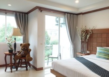 Двухместный номер Superior с балконом двуспальная кровать в Thira Residence Patong