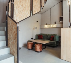Место в девятиместном номере для женщин в Rock hostel