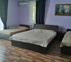 Семейный номер с балконом и видом на море в Meduza