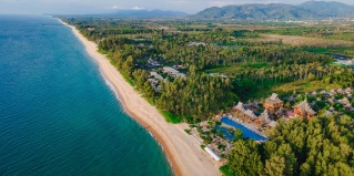 пляж Натай: Курортный отель Santhiya Phuket Natai Resort & Spa