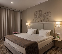 Представительский номер c 1 большой кроватью в Holiday Inn Kaliningrad