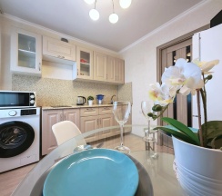 4-местные 1-комнатные апартаменты люкс с 1 двуспальной кроватью в Sutki Life (Сутки Лайф) на Космонавтов