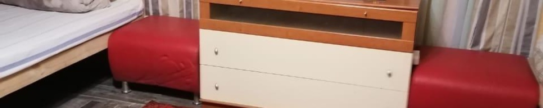 Кровать в 10-местном общем номере в Жара