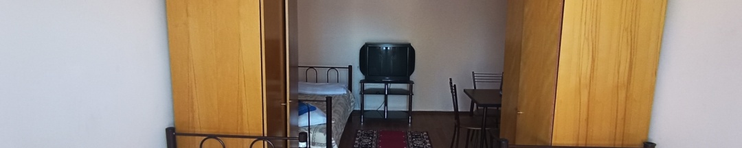 Трехместный номер хостел в Надежда