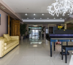 Номер “Comfort Apart” с имитацией окна в Morskoy resort