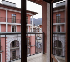 Люкс "Гранд" (Апартамент с 1 спальней) в Кортъярд Марриотт Сочи Красная Поляна