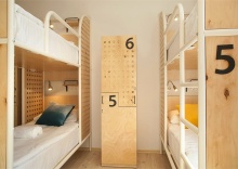 Кровать в 14-местном общем номере для мужчин и женщин в Netizen Moscow Rimskaya
