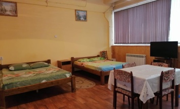 Кровать в 6-местном общем номере в Уют