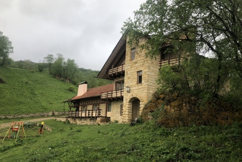 Малокарачаевский район: Отель Бермамыт