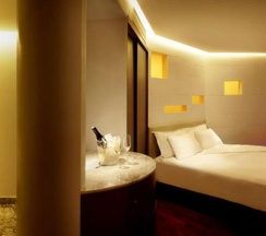 Двухместный номер Different Degree двуспальная кровать в LiT BANGKOK Hotel