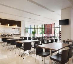 Двухместный номер Standard двуспальная кровать в Amaris Hotel Mampang - Jakarta