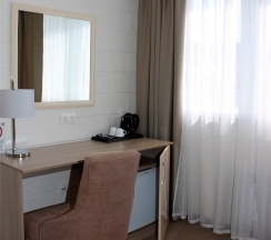 Номер Первой категории с одной двухспальной кроватью в Time