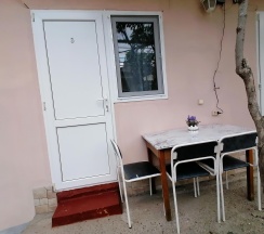 Комната эконом с 2 односпальными кроватями на 1 этаже (общие удобства) в Солнечный берег
