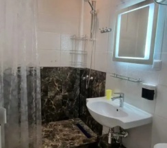 Апартаменты c 1 комнатой с балконом в Кристалл