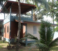 Двухместное бунгало Air-Con with Sitting Area рядом с пляжем двуспальная кровать в Kaibae Beach Resort