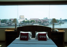 Люкс с видом на реку в Ayutthaya River View Hotel