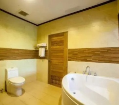 Двухместный люкс Deluxe с видом на сад (двуспальная кровать) в Chaokoh Phi Phi Hotel & Resort