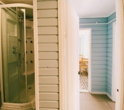Домик у реки в River Villa