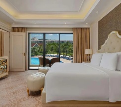 Двухместный люкс двуспальная кровать в Курортный отель Radisson Blu Resort Phu Quoc